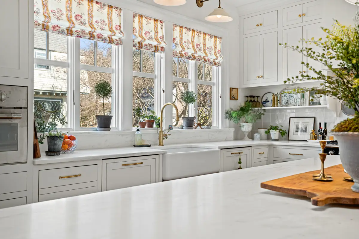Finished kitchen design by Seacoast Cabinet featuring custom cabinets for a North Shore homeowner